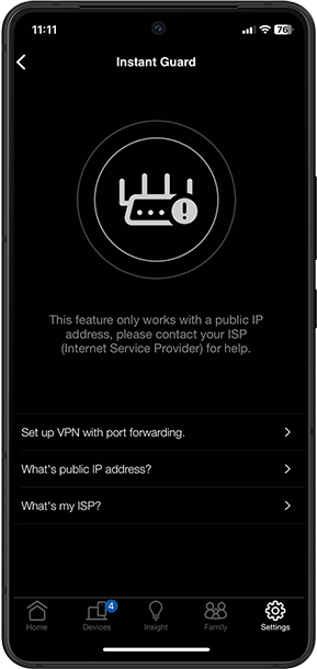 智能手机屏幕显示 Instant Guard 应用程序,并带有路由器警告图标和需要公共 IP 地址的信息。