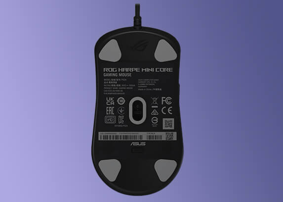 ROG Harpe Mini Core 鼠标底部视图，突显其四片鼠标脚