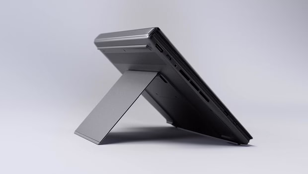 图片显示按下键盘时，弹簧针脚仍保持连接状态。