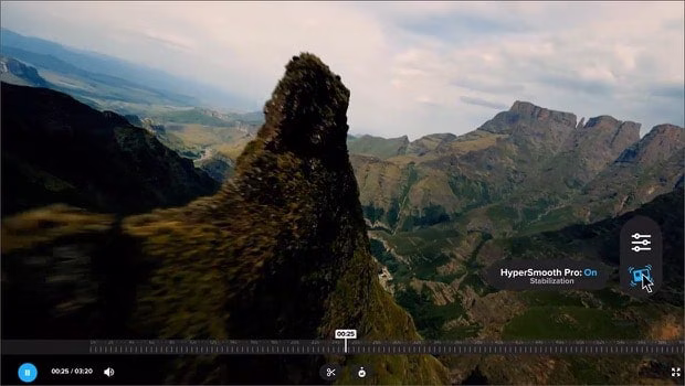 笔记本电脑屏幕画面显示 Adobe Premiere Pro，正在编辑一段 8K 分辨率的寺庙视频片段。时间轴和多个调整图层可以看出，AI 加速播放和编辑过程流畅无比。 