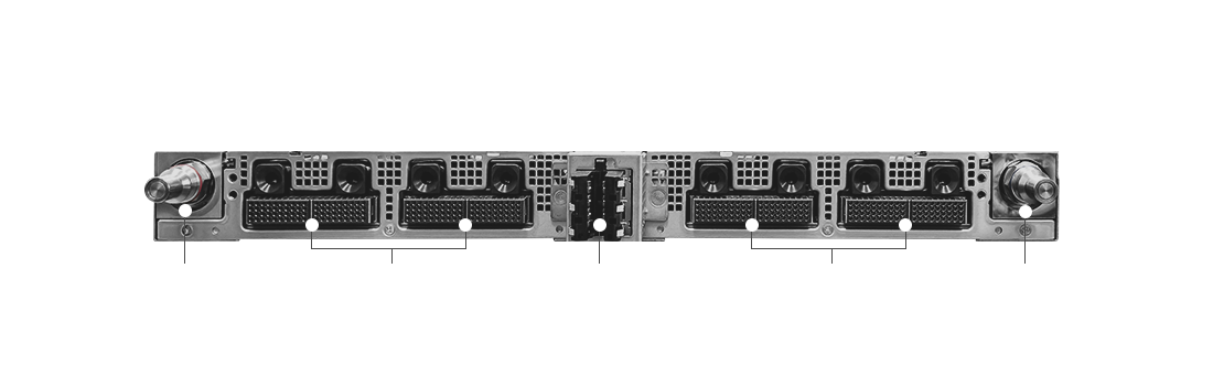 显示 NVMe 存储驱动器、BF3 DPU、NIC 接口和 OSFP 网络连接的计算托盘后视图。