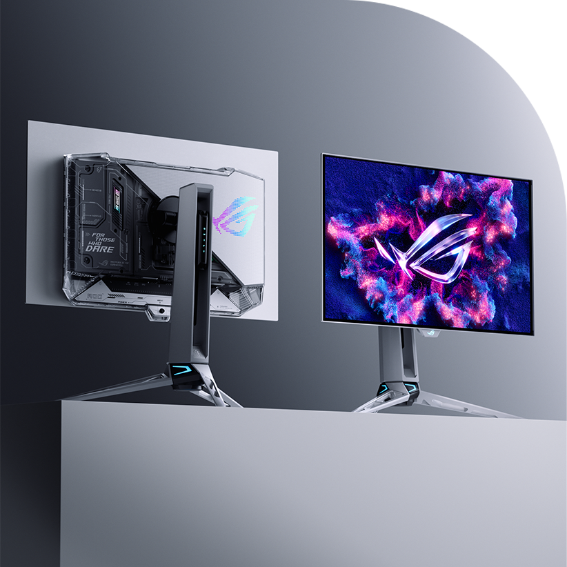两台 ROG OLED 游戏显示器特写，其中一台在宇宙背景下显示鲜艳的 ROG 徽标，另一台展示透明背板，内部组件和 ROG 徽标清晰可见