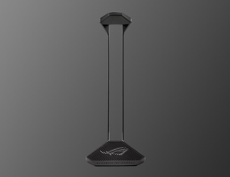 灰色背景的 ROG Throne II Core 游戏耳机正面图。