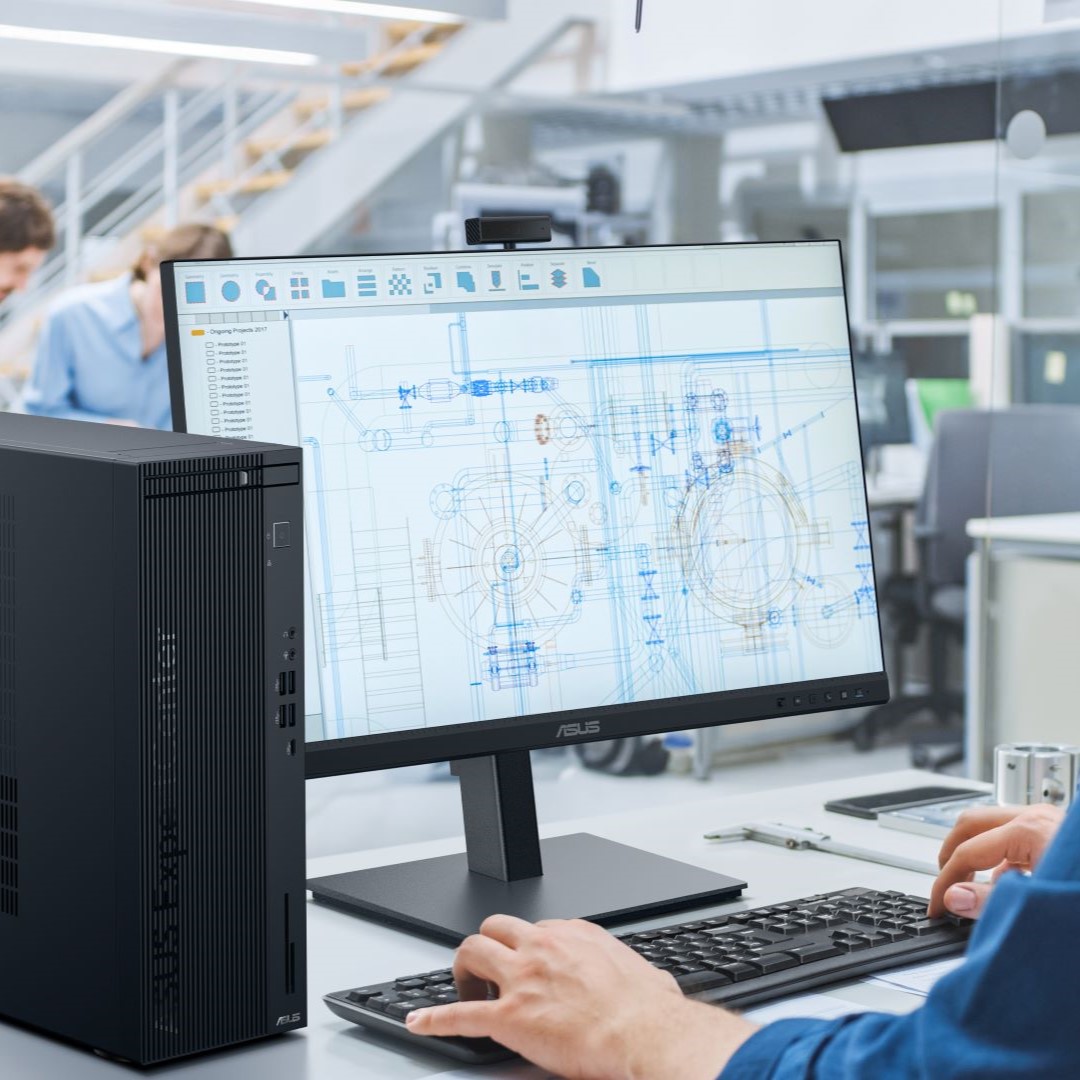 工程师使用搭载 AI 性能的 ASUS ExpertCenter 桌面计算机进行精密绘图与设计