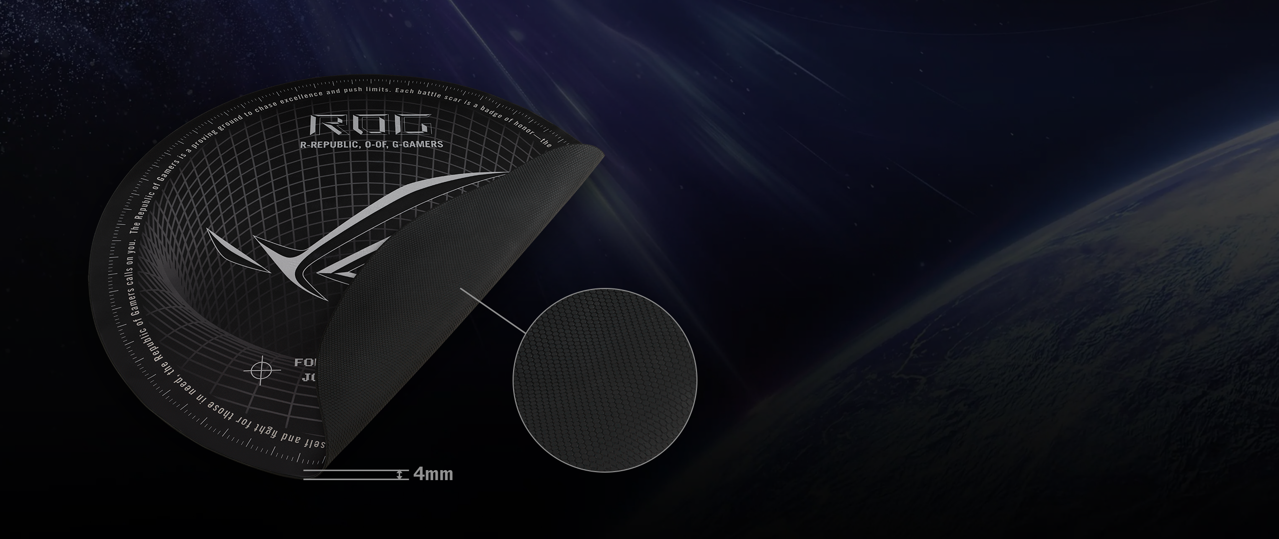 帶有宇宙元素的 ROG Cosmic Mat 產品照片。