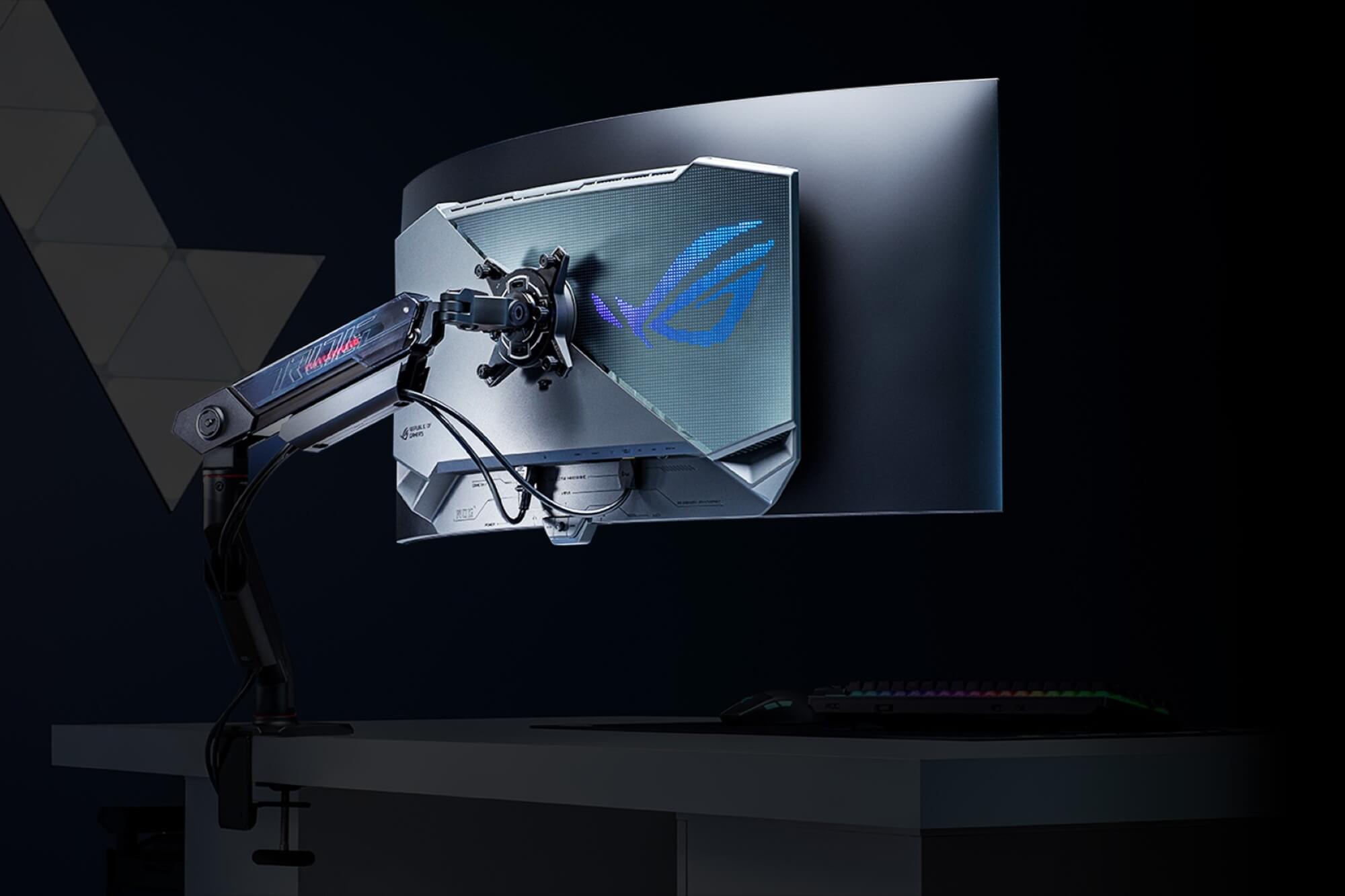 ROG显示器安装在ROG人体工学显示器支架上的后视图。