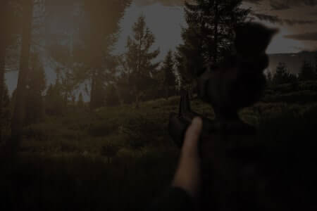 未开启第一人称射击模式时，黑暗场景的细节较不清晰。