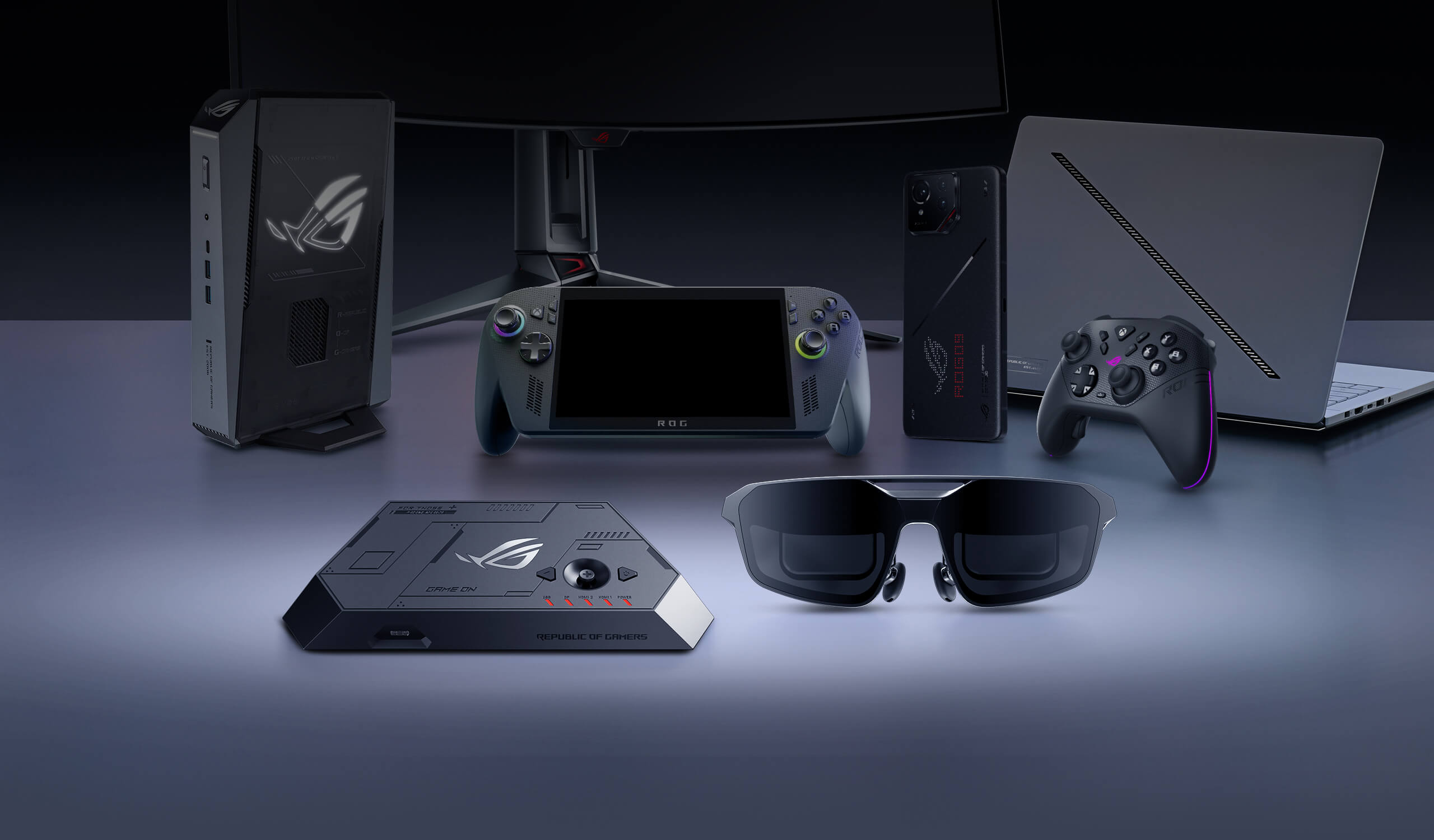 展示所有 ROG 游戏产品，包括 ROG R1 游戏眼镜、ROG 控制器、ROG NUC 迷你主机、ROG 游戏显示器、ROG 掌机、ROG 游戏手柄、ROG 游戏手机以及 ROG 幻系列电竞本。