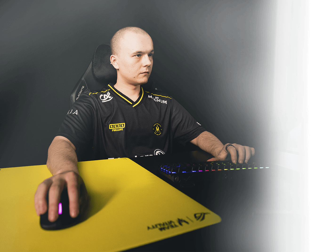 Team Vitality VALORANT 战队的 Profek 正在使用鼠标垫进行游戏