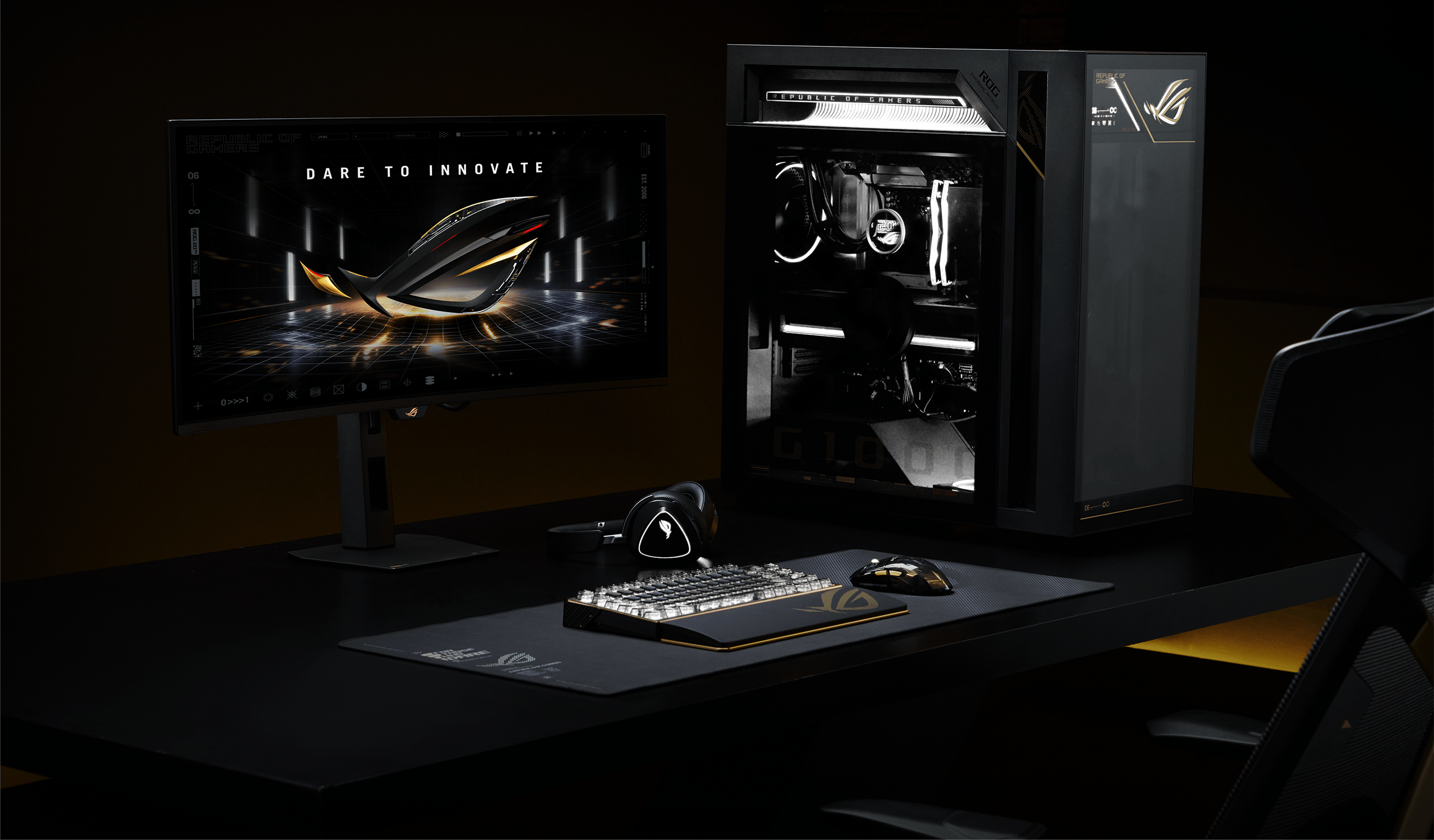 Showing an RGB-illuminated G1000 EDITION 20 desktop with a profile view.