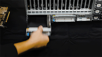 一个动图，可帮助人们了解如何轻松管理服务器