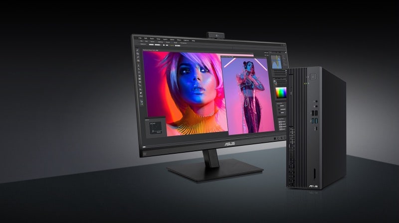 ExpertCenter D700 SFF (D700SF) 放在照片右侧，连接一台显示器，屏幕上呈现建筑设计的软件画面。