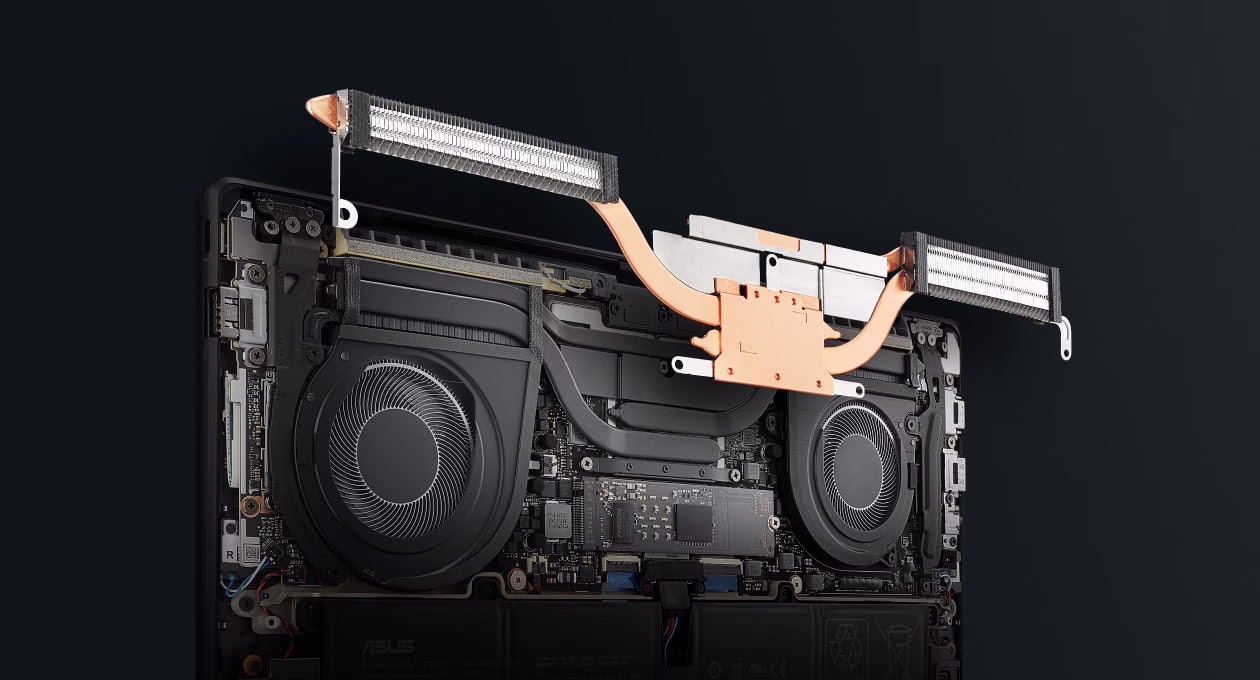 ASUS ExpertBook Ultra 散热模组展示了超薄鳍片和先进热管，以实现卓越的散热性能。