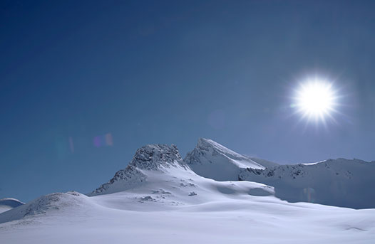 应用PQ基本设置后，图像中的太阳和雪看起来较不明亮