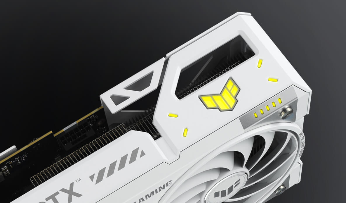 华硕 TUF Gaming GeForce RTX 5070 Ti BTF 白色版显卡的角度特写，突出显示 ARGB 元素。