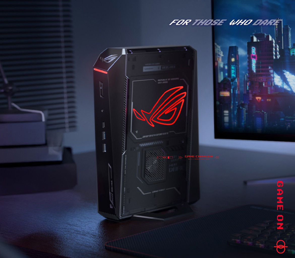 ROG NUC 主机置于桌上，屏幕正显示着游戏画面。