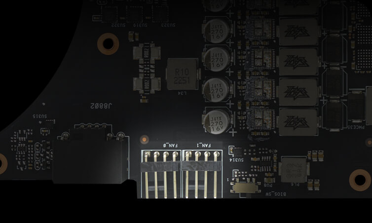 显卡 PCB 上的两个 PWN 风扇头