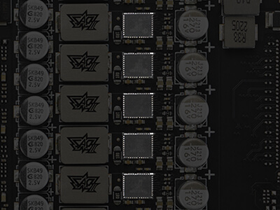 显卡 PCB 突出 80 安培 MOSFET