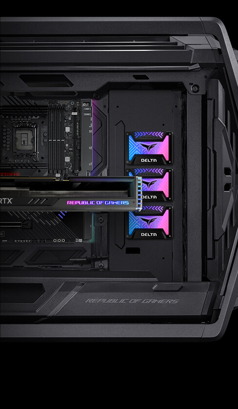 ROG Hyperion GR701 组装计算机聚焦于安装在侧面的 2.5 英寸 SSD