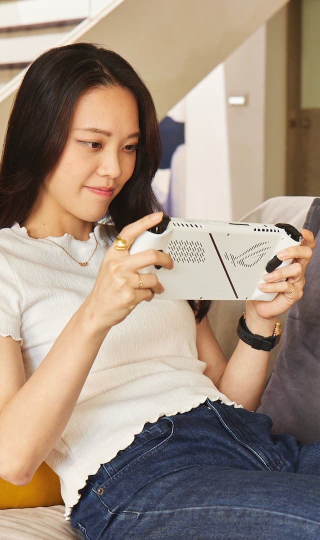 The picture of asian woman playing with ROG ALLY