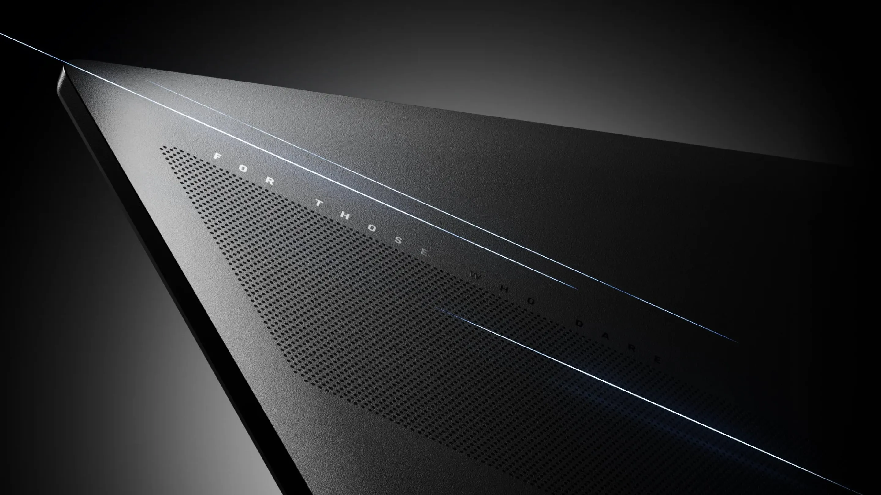 ROG Strix 笔记本电脑的盖子一角。