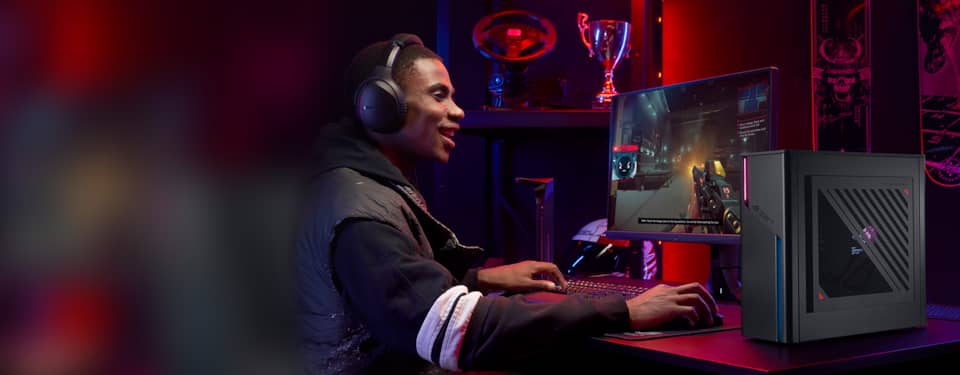 一张照片展示了客厅电视机柜上的冰刃X，旁边有电视机和游戏手柄。