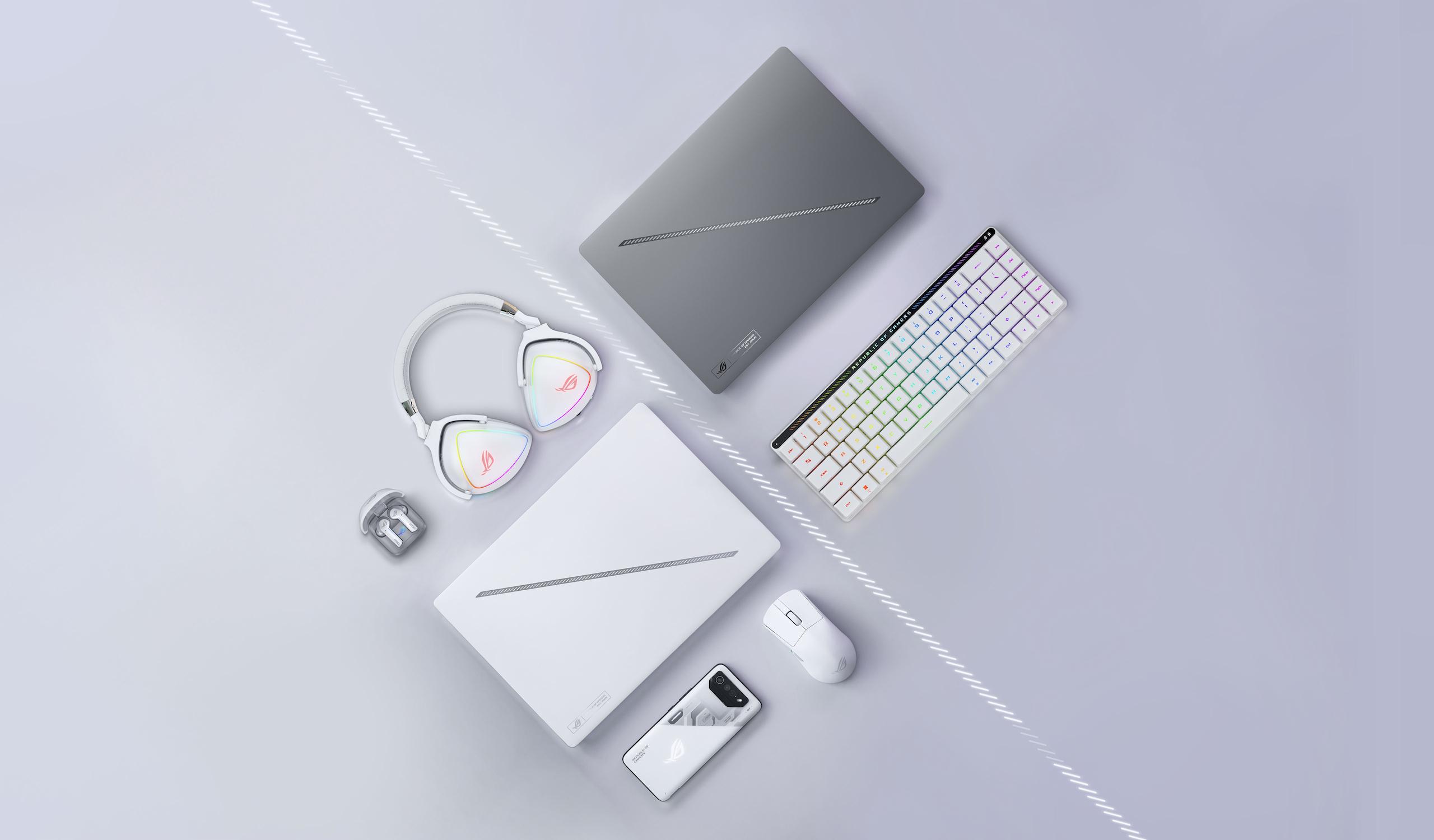 一台铂月银的 幻14 Air 电竞笔记本电脑，旁边摆放着 ROG 电竞鼠标、ROG 保护套和它的充电器。