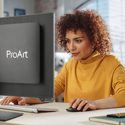 一個創造者做照片 ProArt Display 8K PA32KCX