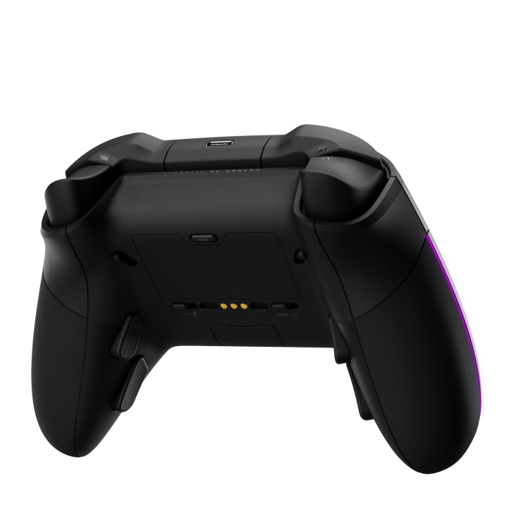 ROG Raikiri II Xbox Wireless 左侧后倾视图