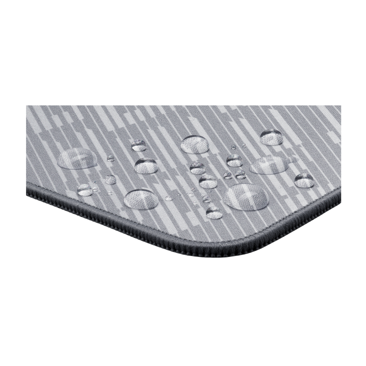 ROG Scabbard II Arctic Gray XXL – close-up view of water droplets on the mouse pad
