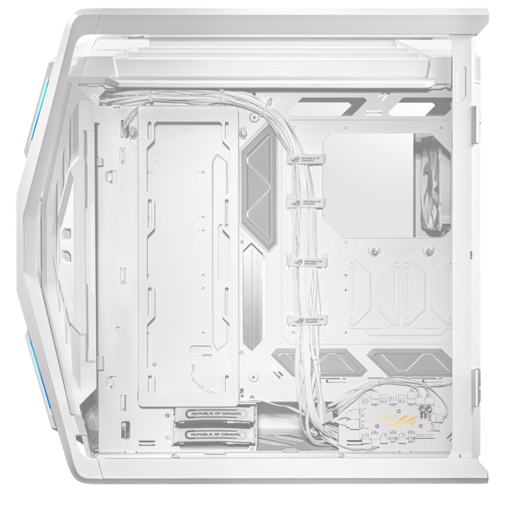 ROG Hyperion White right side view without side panel
