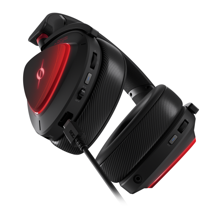 gaming headset - ear cups with USB-C cable connected